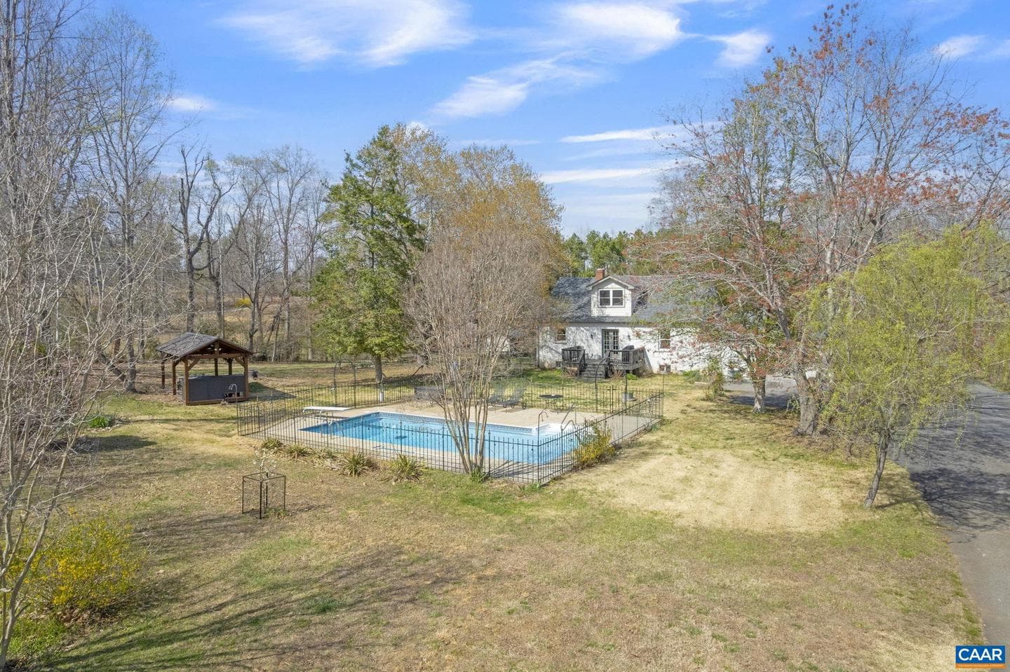 4939 Richmond Rd photo 3