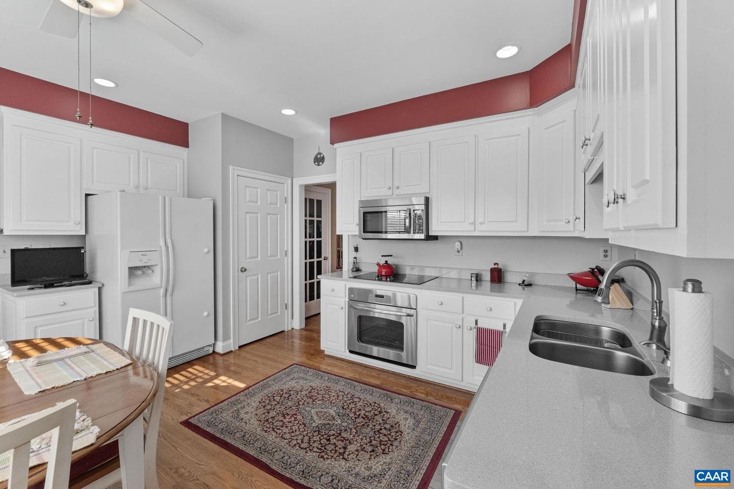 1563 Heathrow Ln photo 15