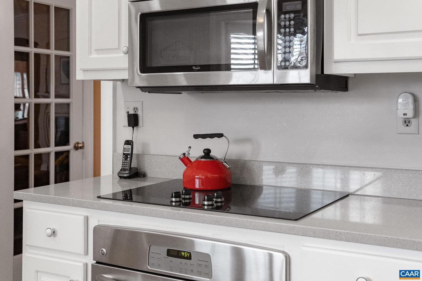 1563 Heathrow Ln photo 19
