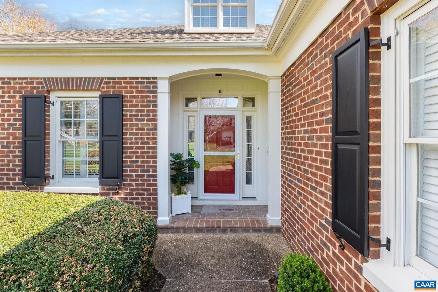 1563 Heathrow Ln photo 3