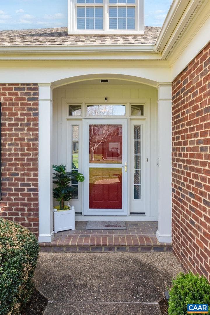 1563 Heathrow Ln photo 4