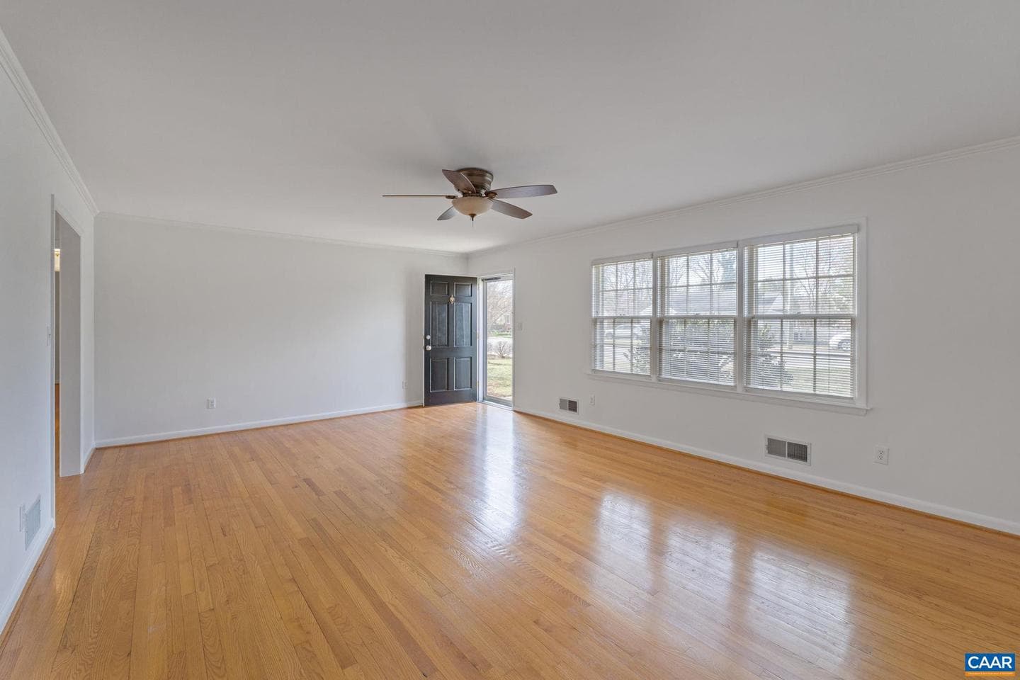 617 Davis Ave photo 11