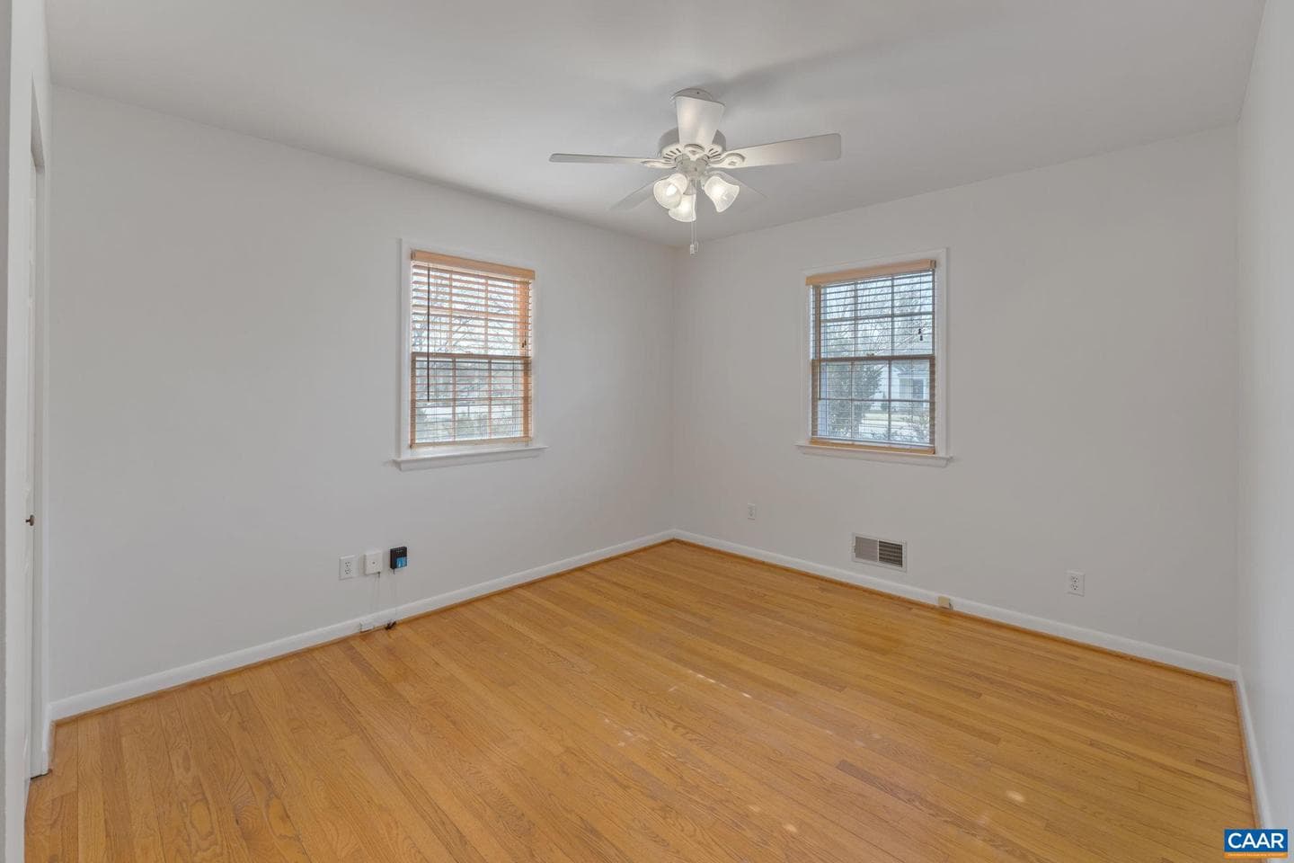 617 Davis Ave photo 17