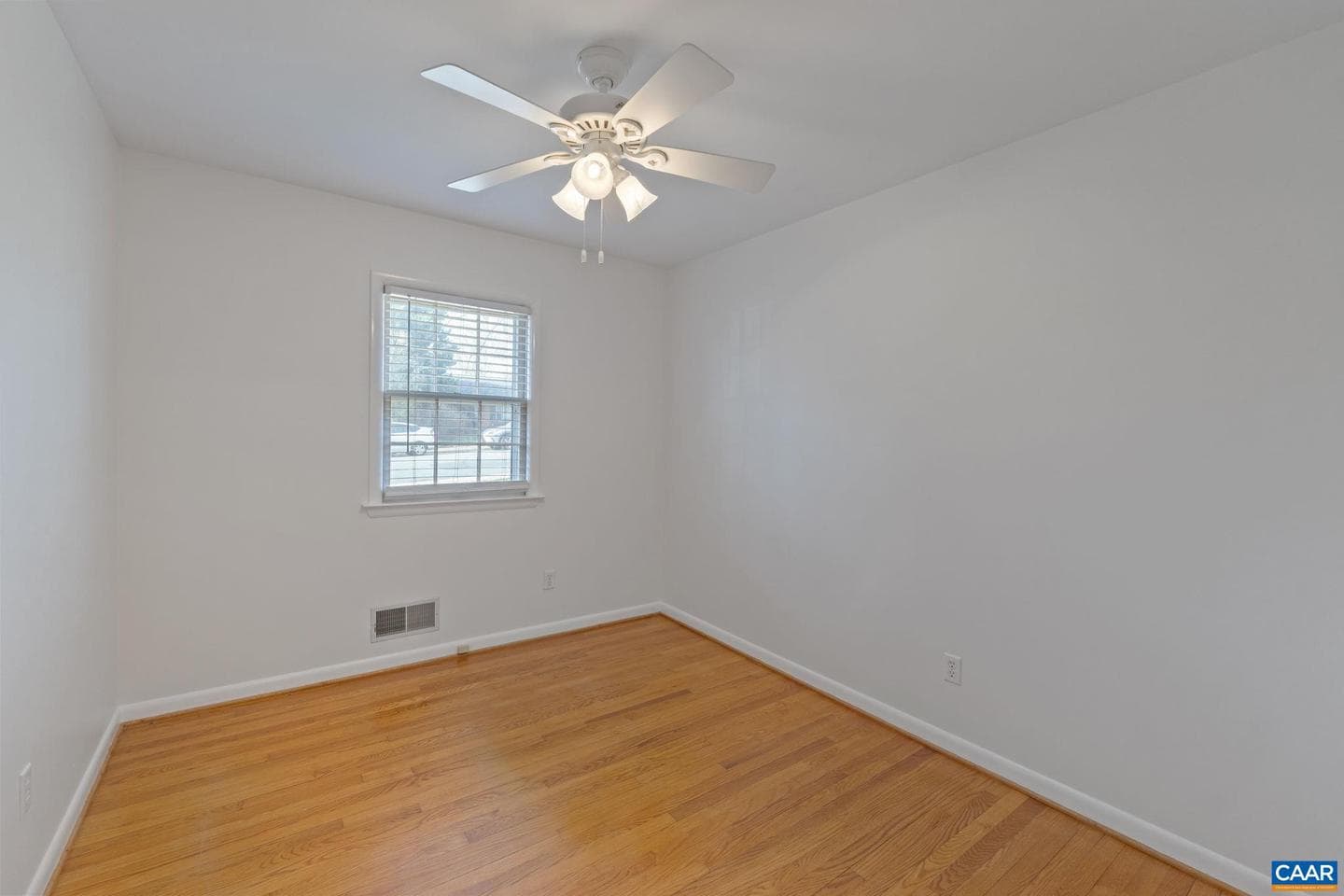617 Davis Ave photo 18