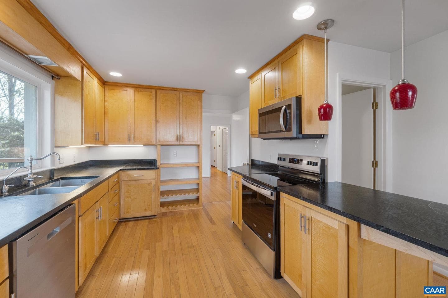 617 Davis Ave photo 20