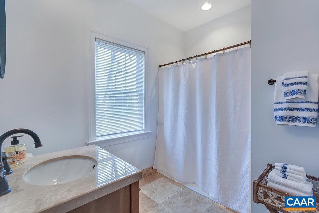 207 Douglas Ave photo 10