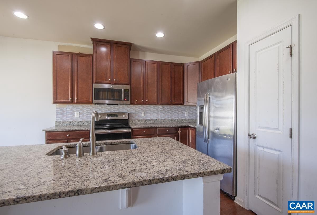 236 Brimfell St photo 15