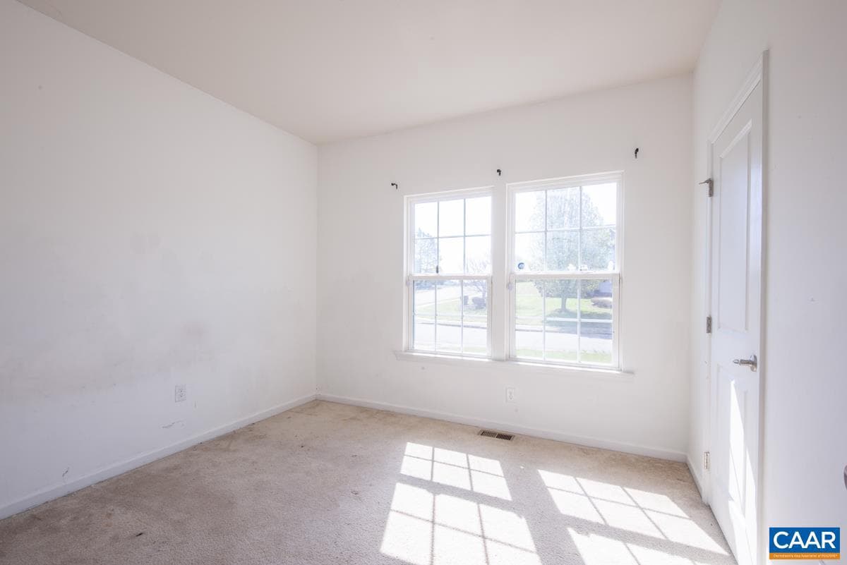 236 Brimfell St photo 24
