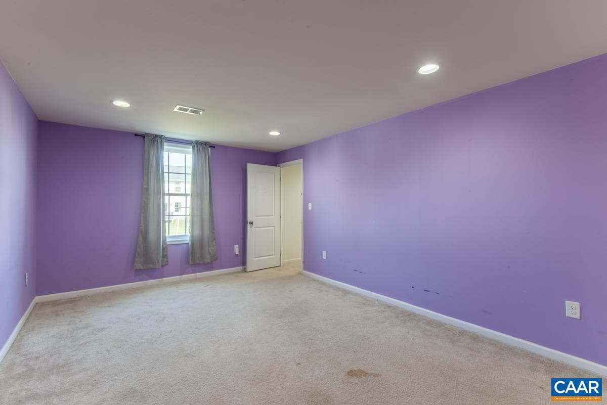 236 Brimfell St photo 31