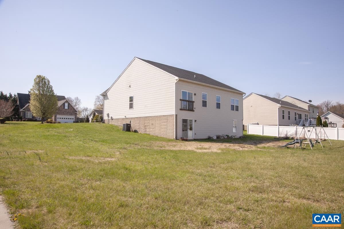 236 Brimfell St photo 38