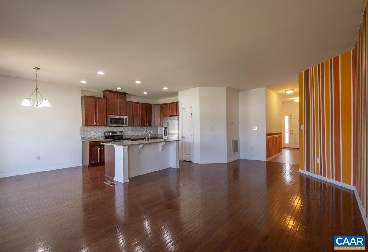 236 Brimfell St photo 5
