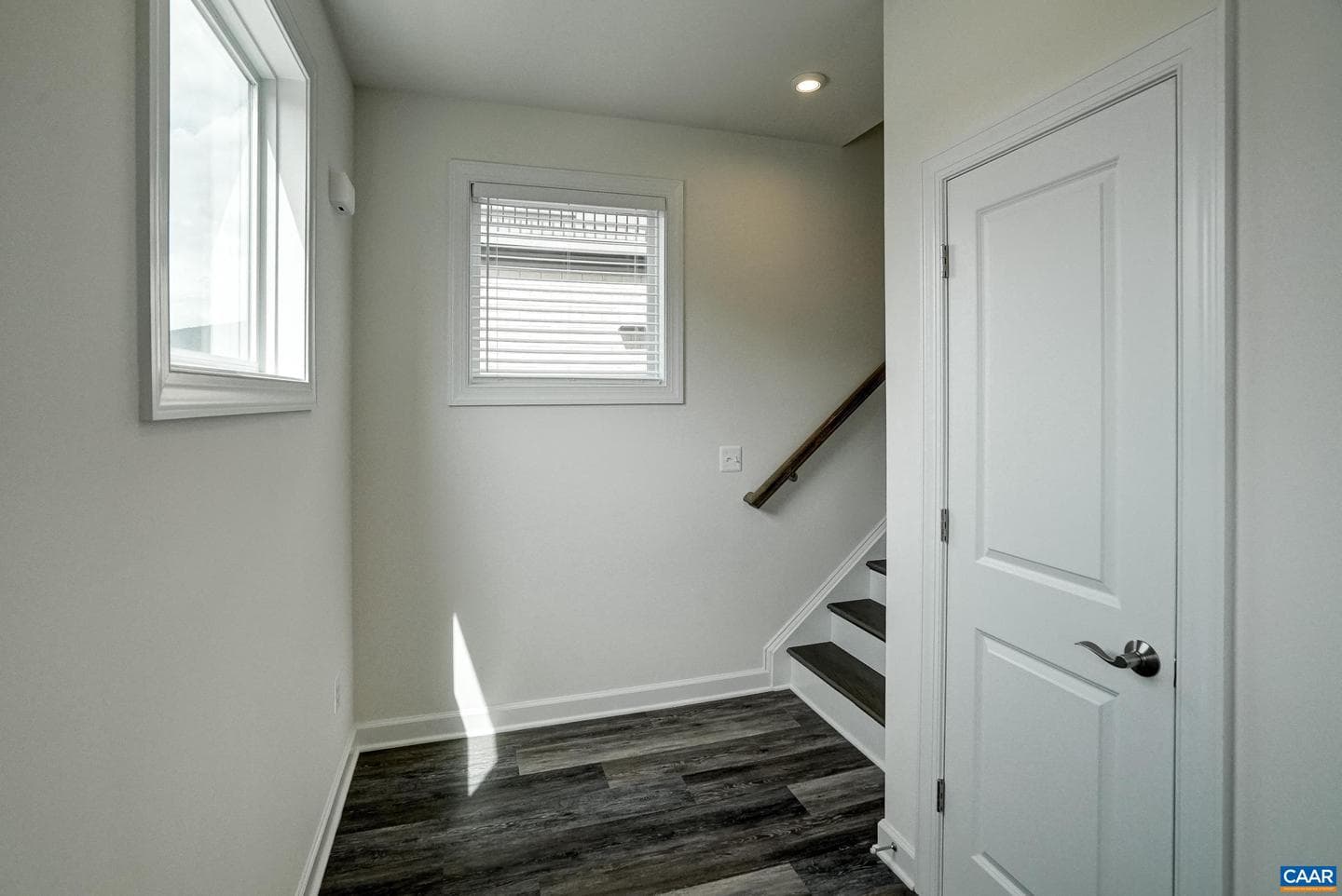 916 Orion Ln photo 17