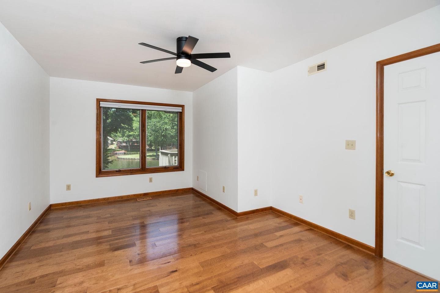 27 Ashlawn Blvd photo 31