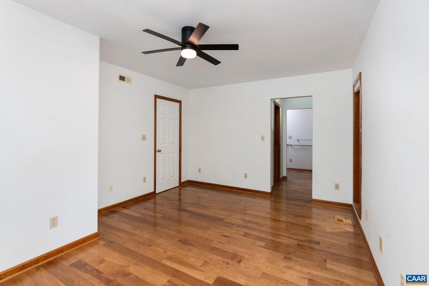 27 Ashlawn Blvd photo 32
