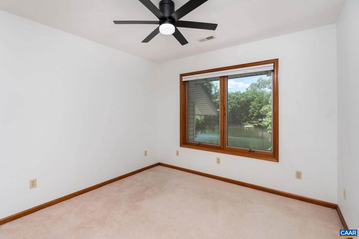27 Ashlawn Blvd photo 39