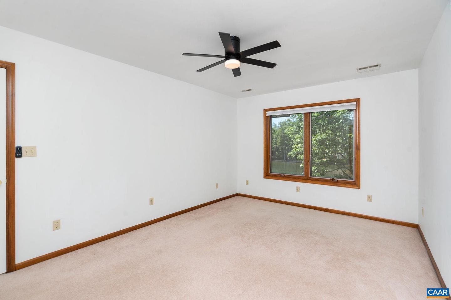 27 Ashlawn Blvd photo 41