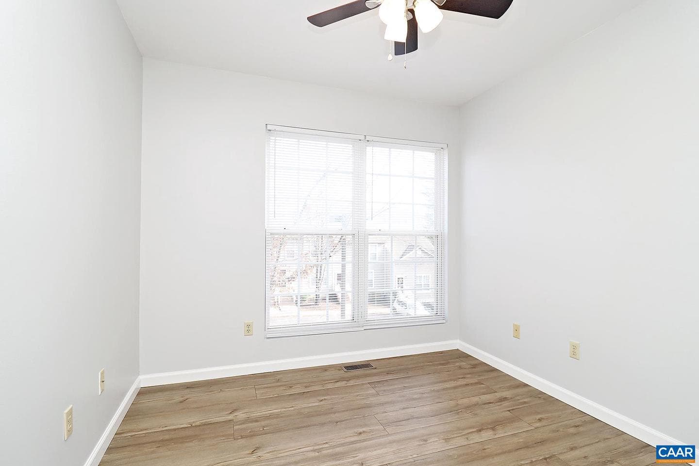 118 Hartford Ct photo 12