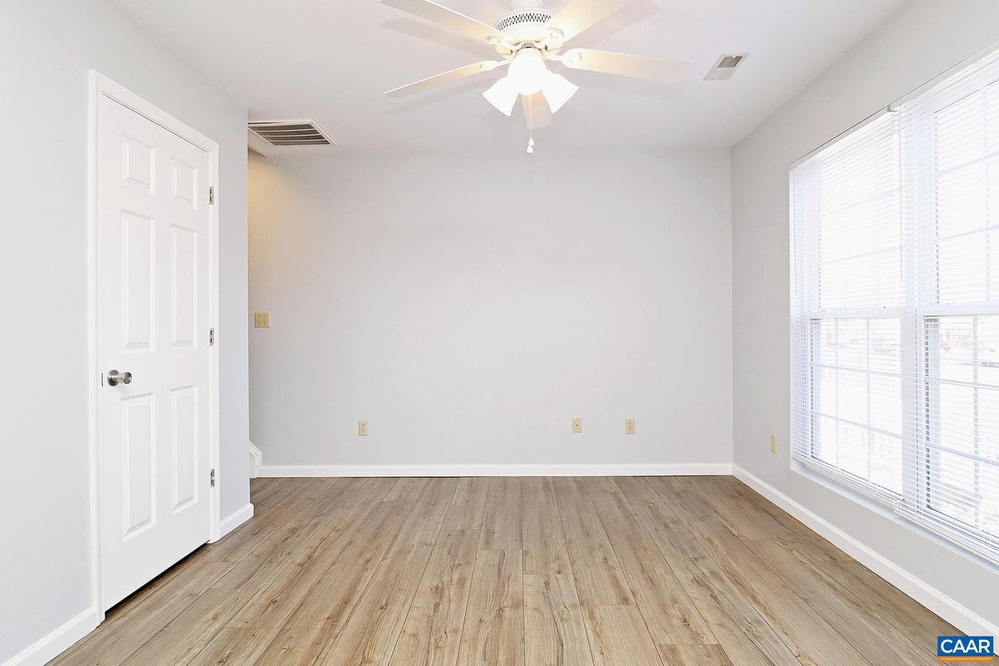 118 Hartford Ct photo 2