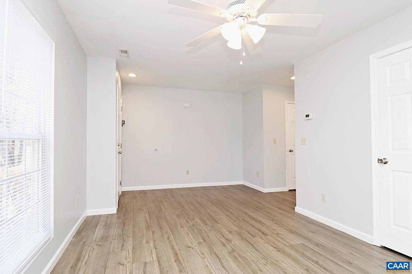 118 Hartford Ct photo 3