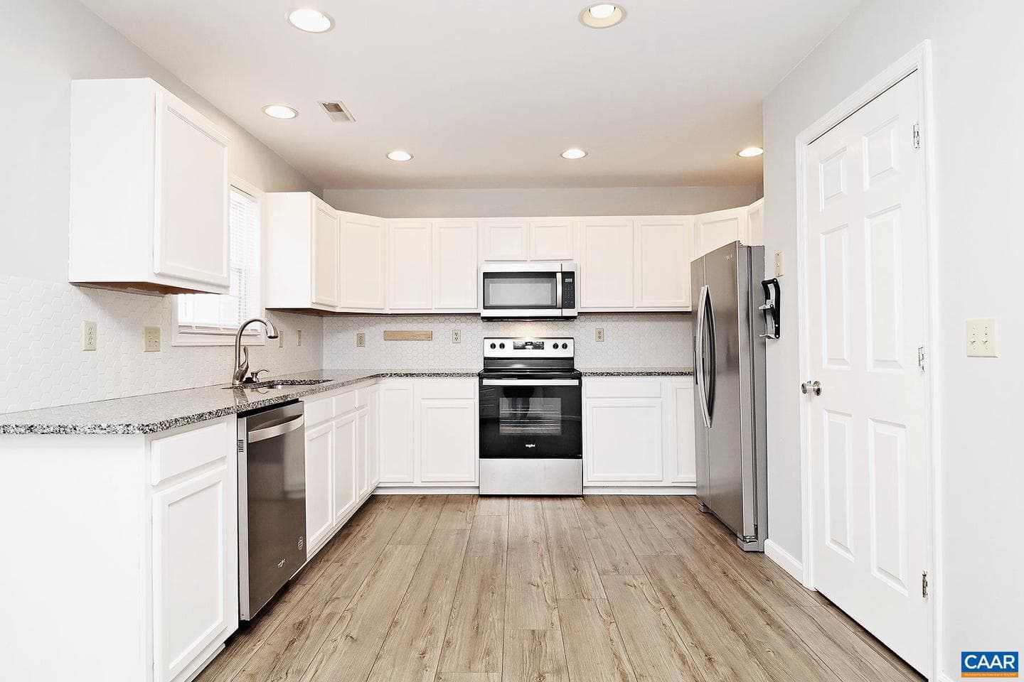 118 Hartford Ct photo 4