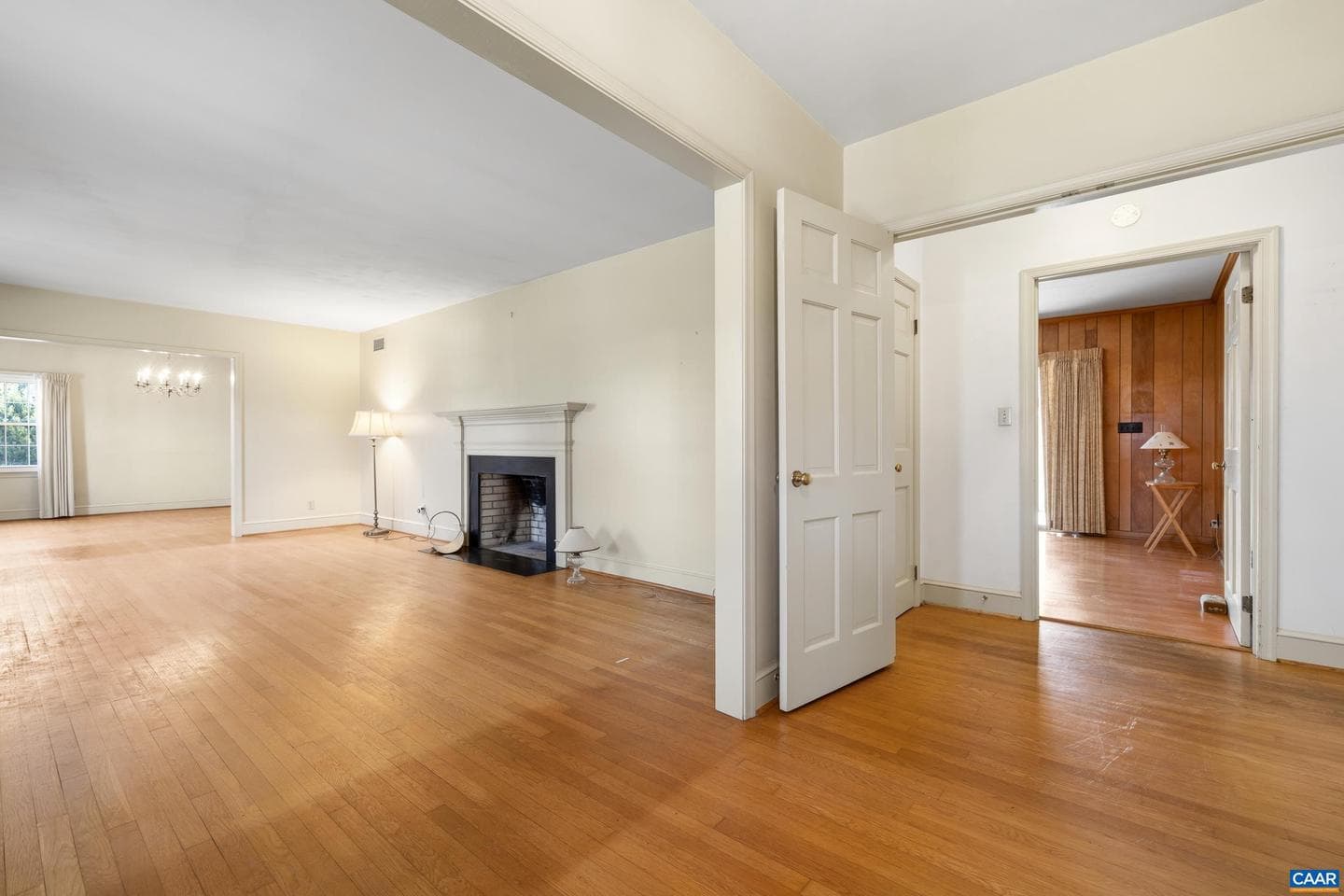 505 W Baker St photo 14