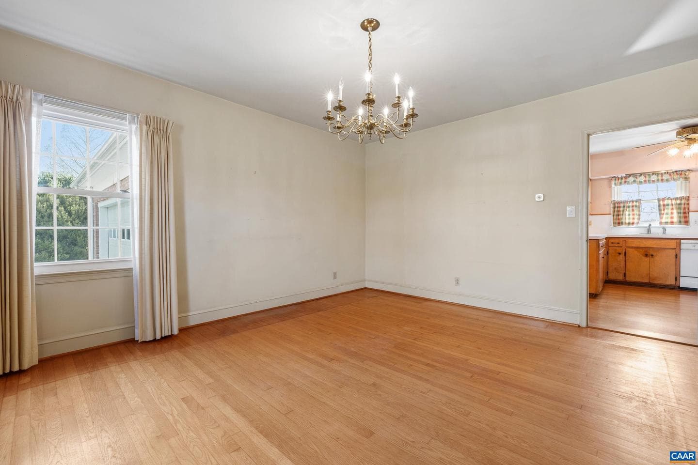 505 W Baker St photo 18