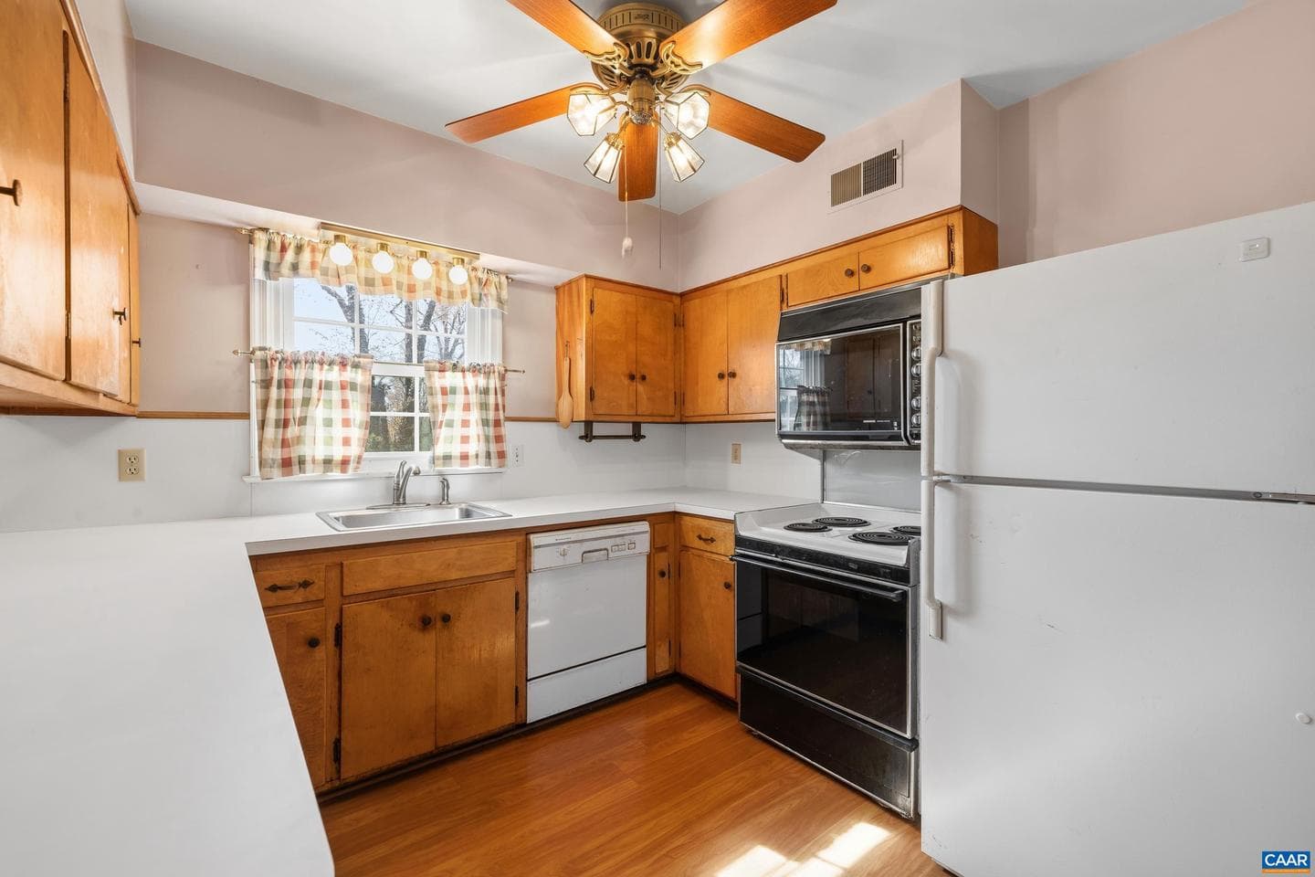 505 W Baker St photo 21