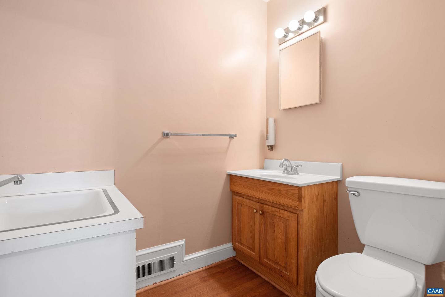 505 W Baker St photo 27