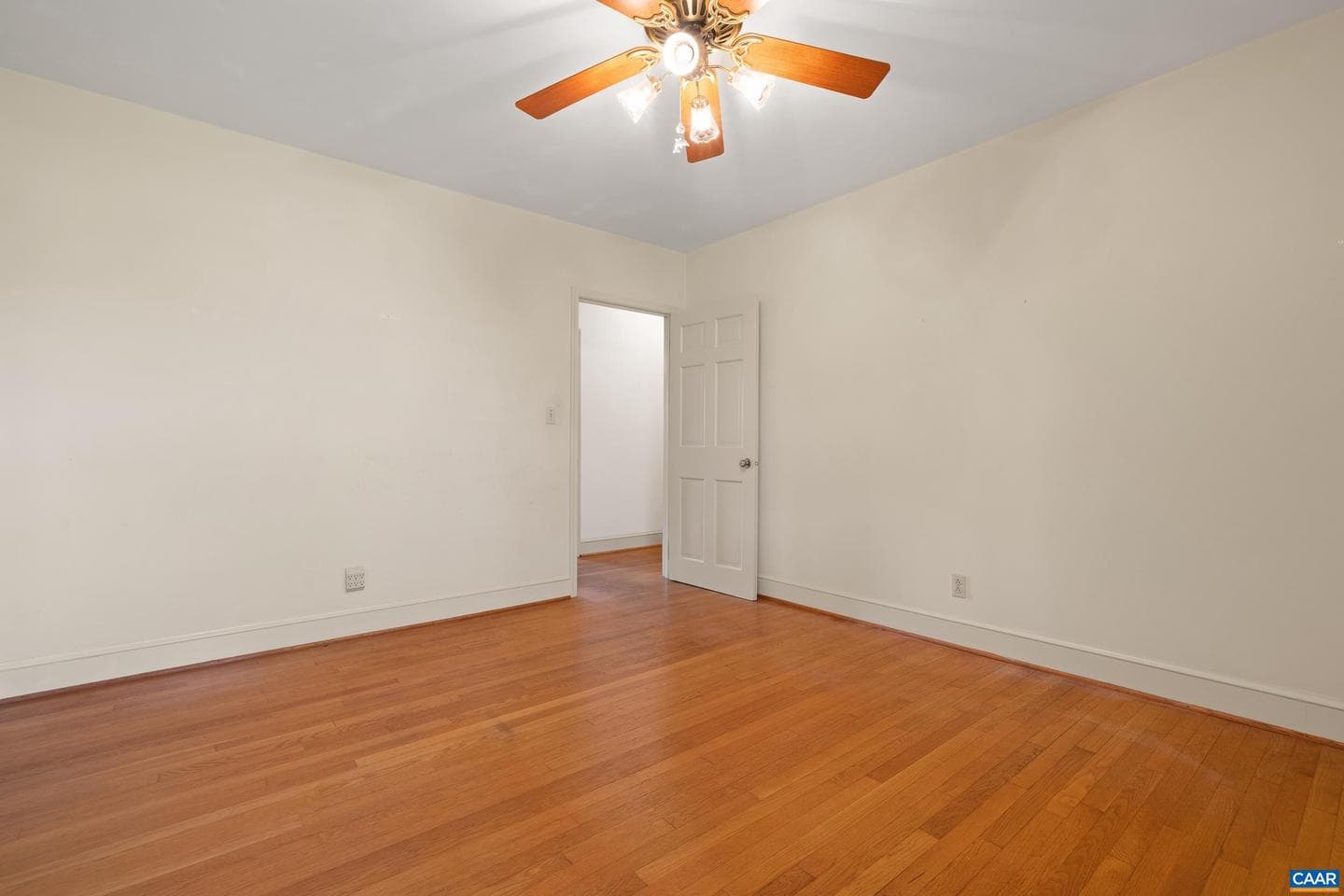 505 W Baker St photo 34