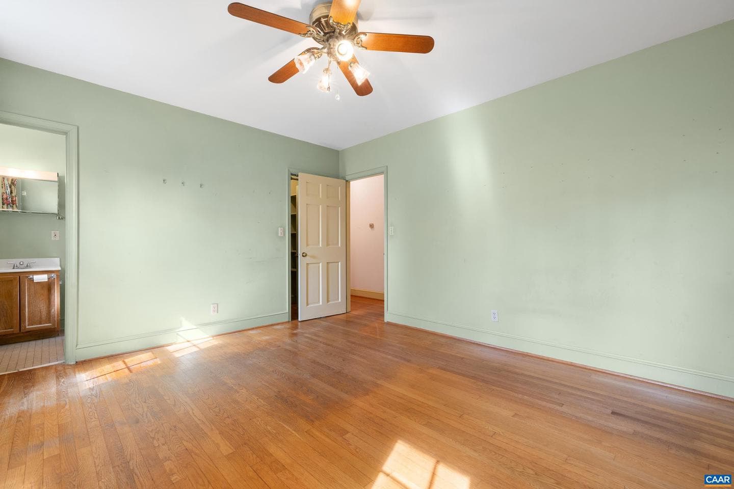 505 W Baker St photo 36