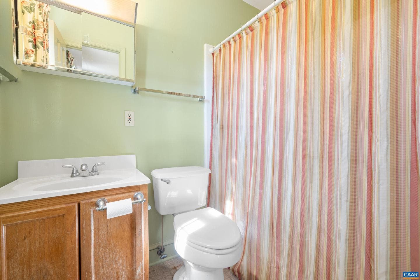 505 W Baker St photo 37