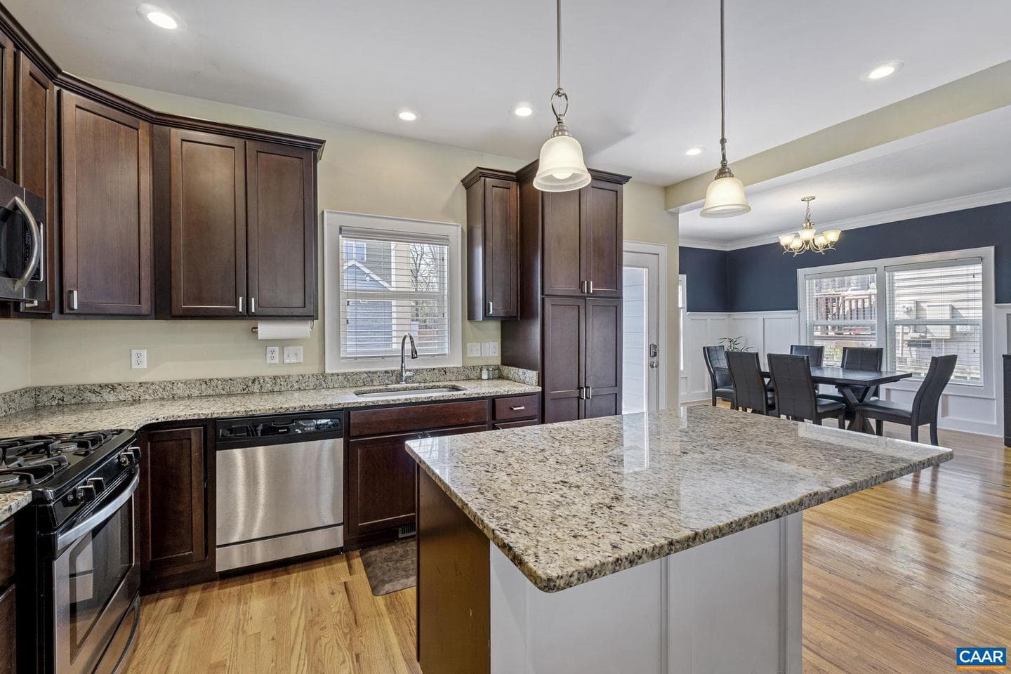 904 Rockland Ave photo 12