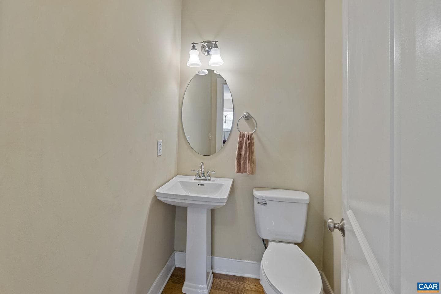 904 Rockland Ave photo 14