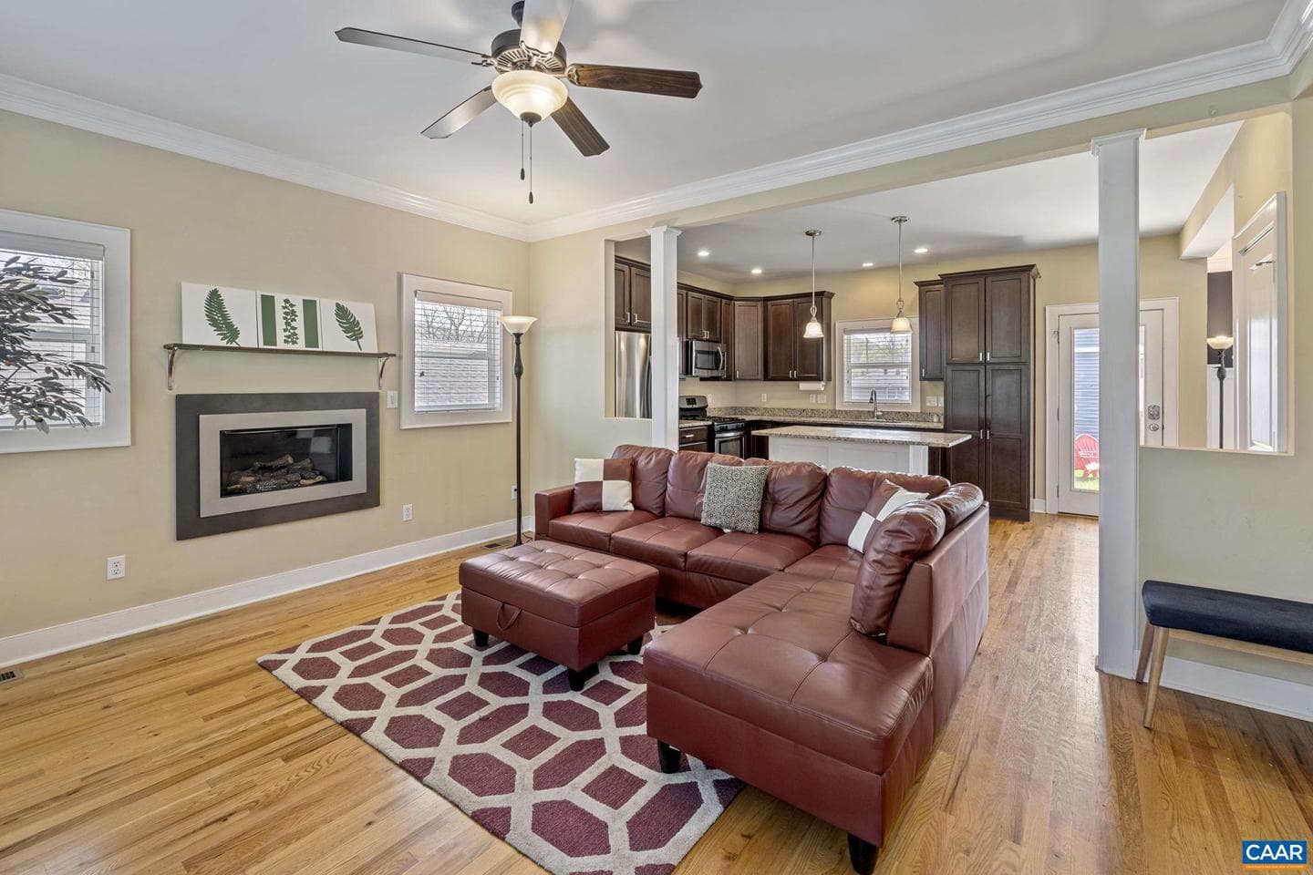 904 Rockland Ave photo 5