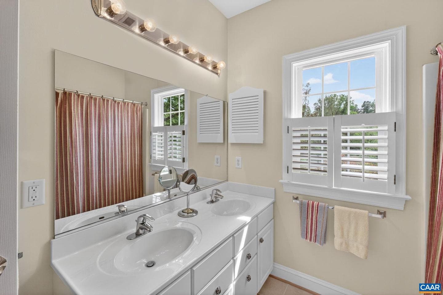 1804 Creekview Ln photo 12