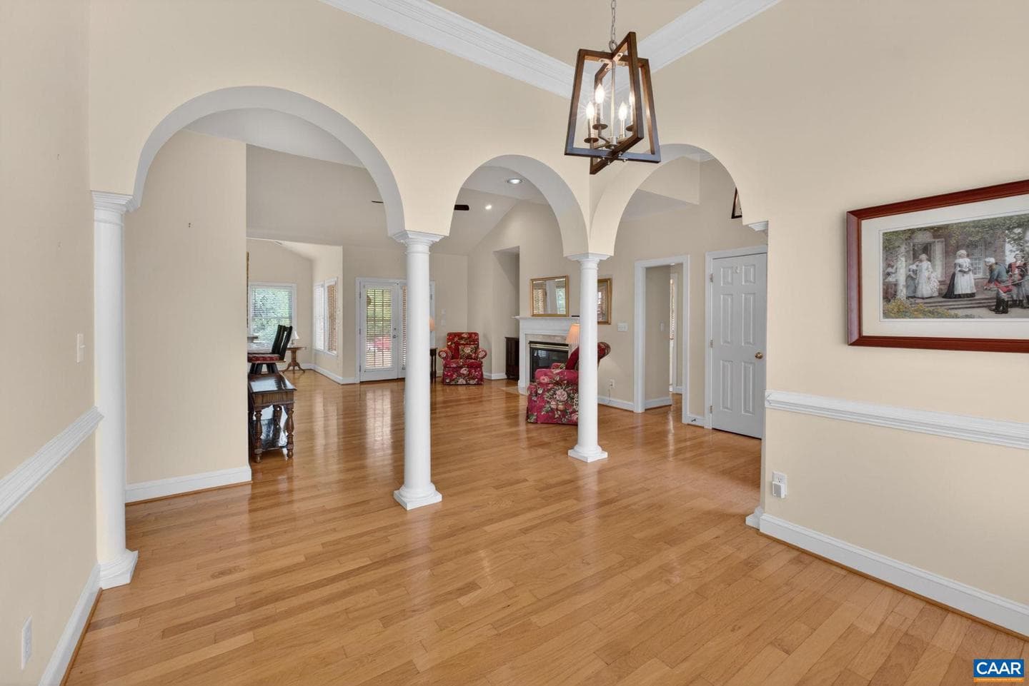 1804 Creekview Ln photo 3