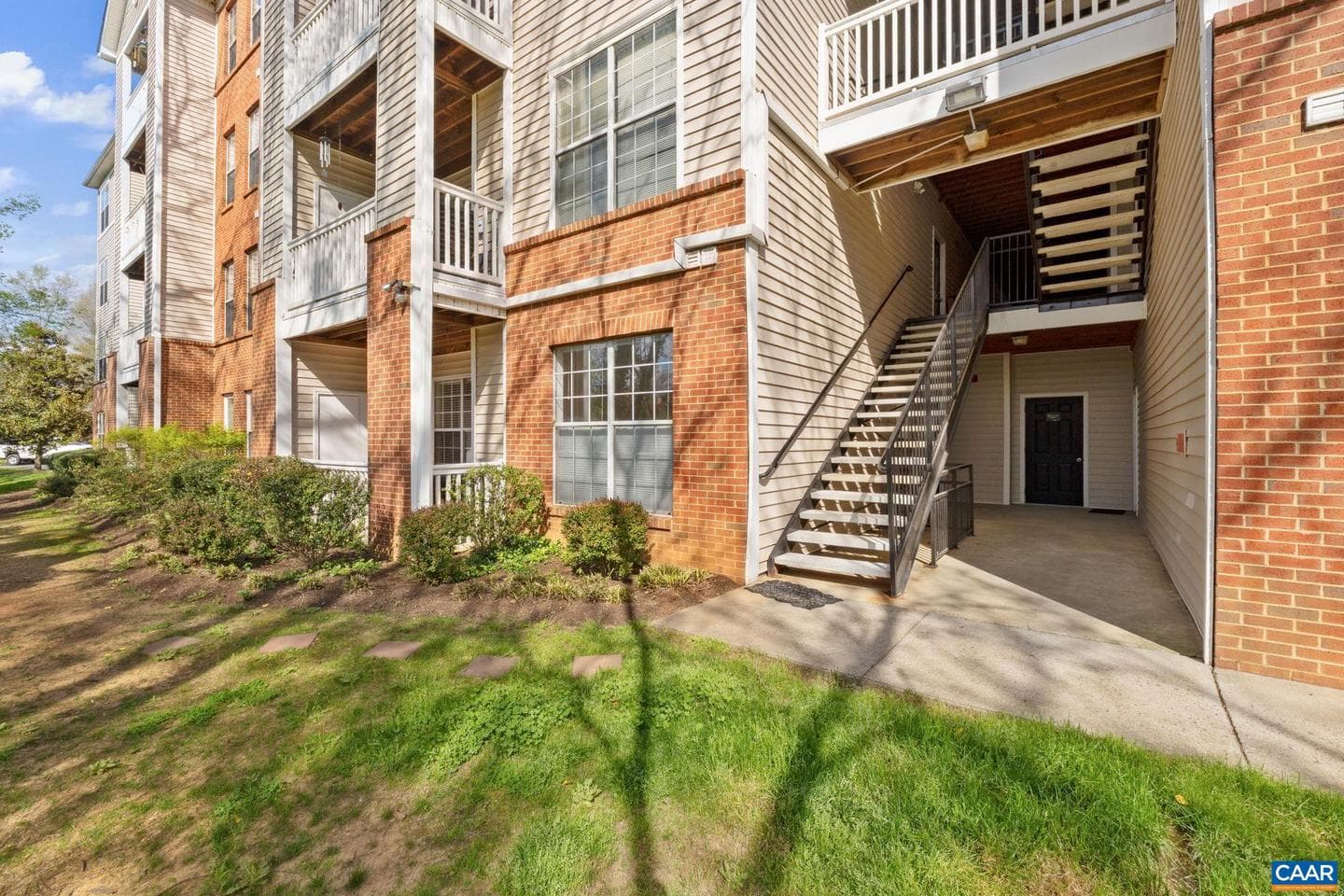 280 Riverbend Dr #1e photo 2