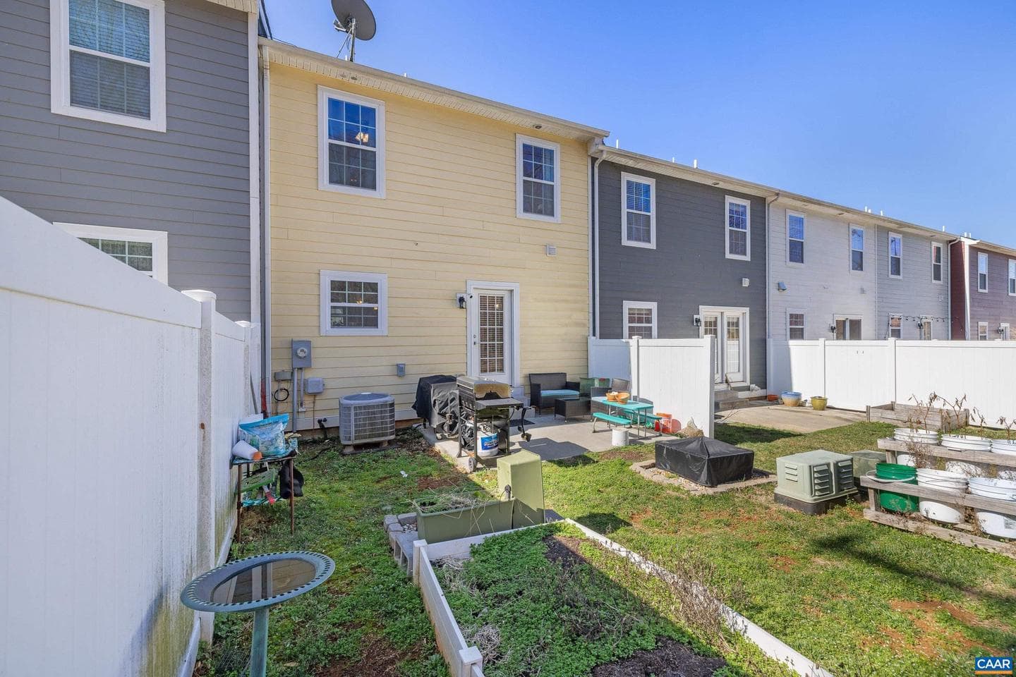 2420 Winthrop Dr photo 2
