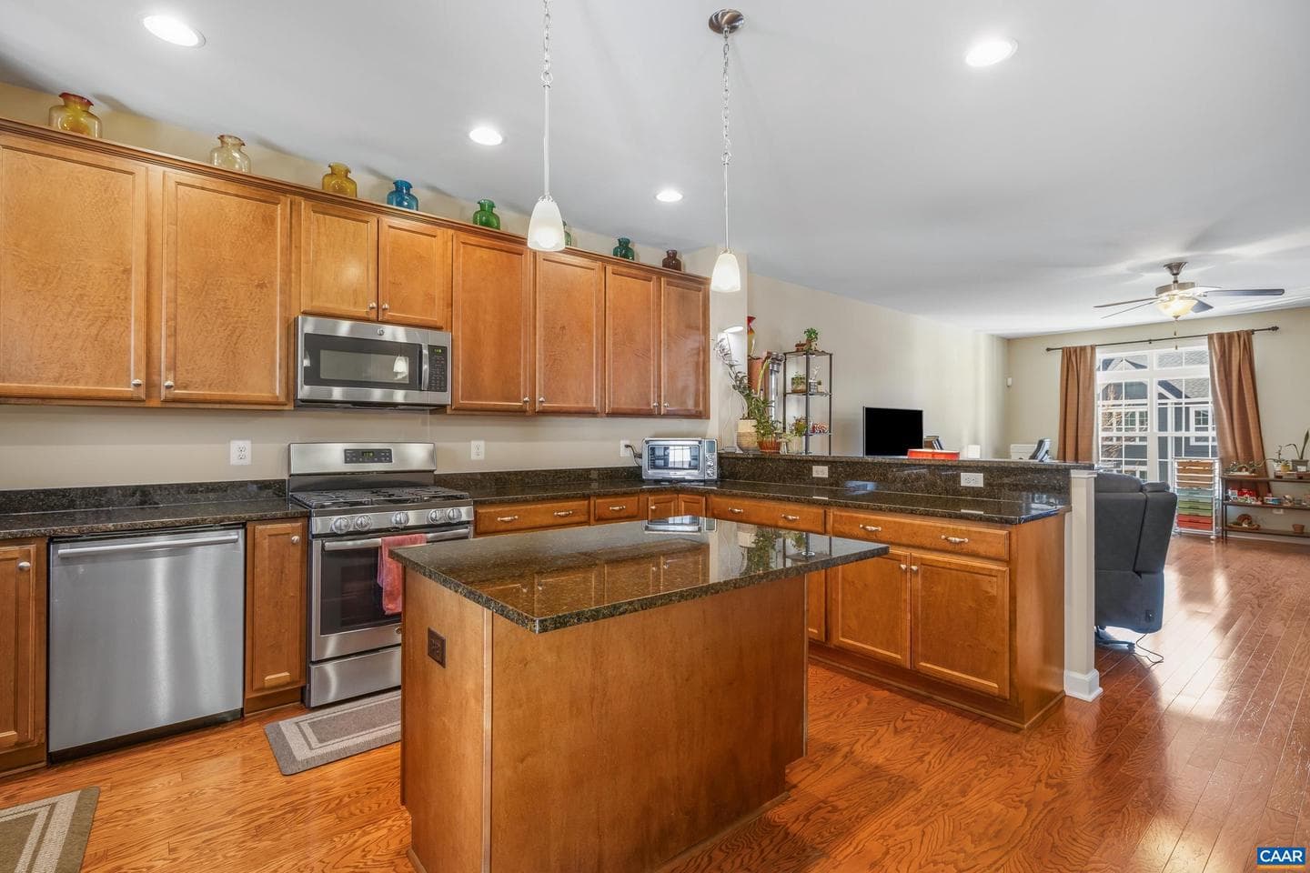 2420 Winthrop Dr photo 9