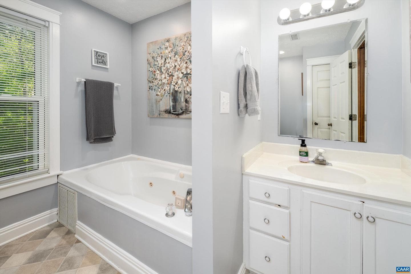 5 Iroquois Way photo 19