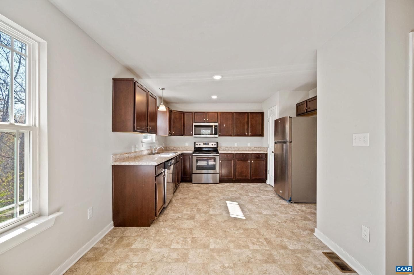 6092 Flintstone Dr photo 15