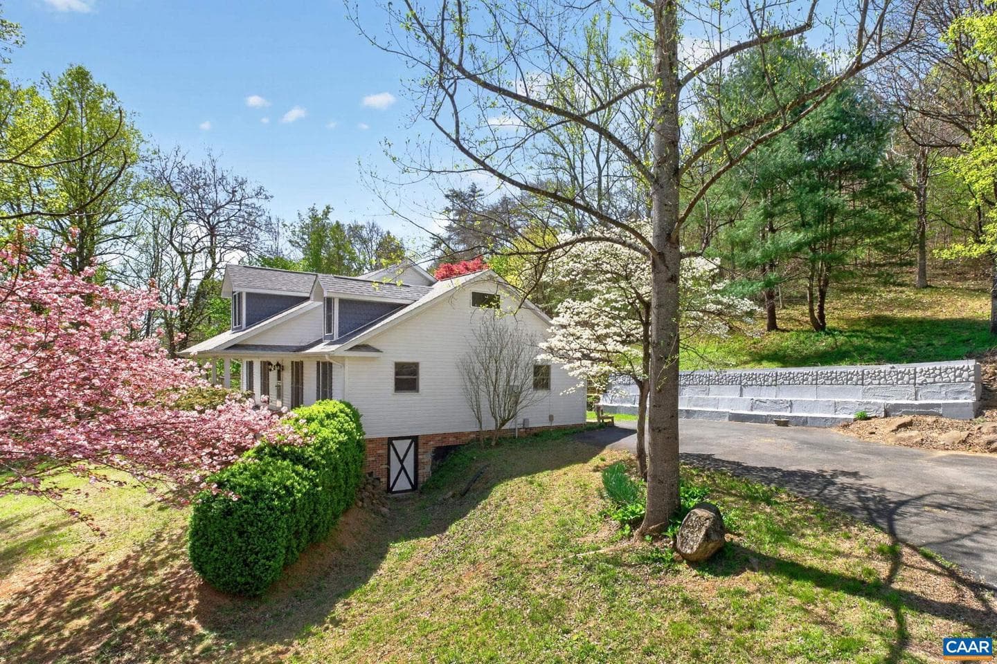 689 Mutton Hollow Rd photo 17