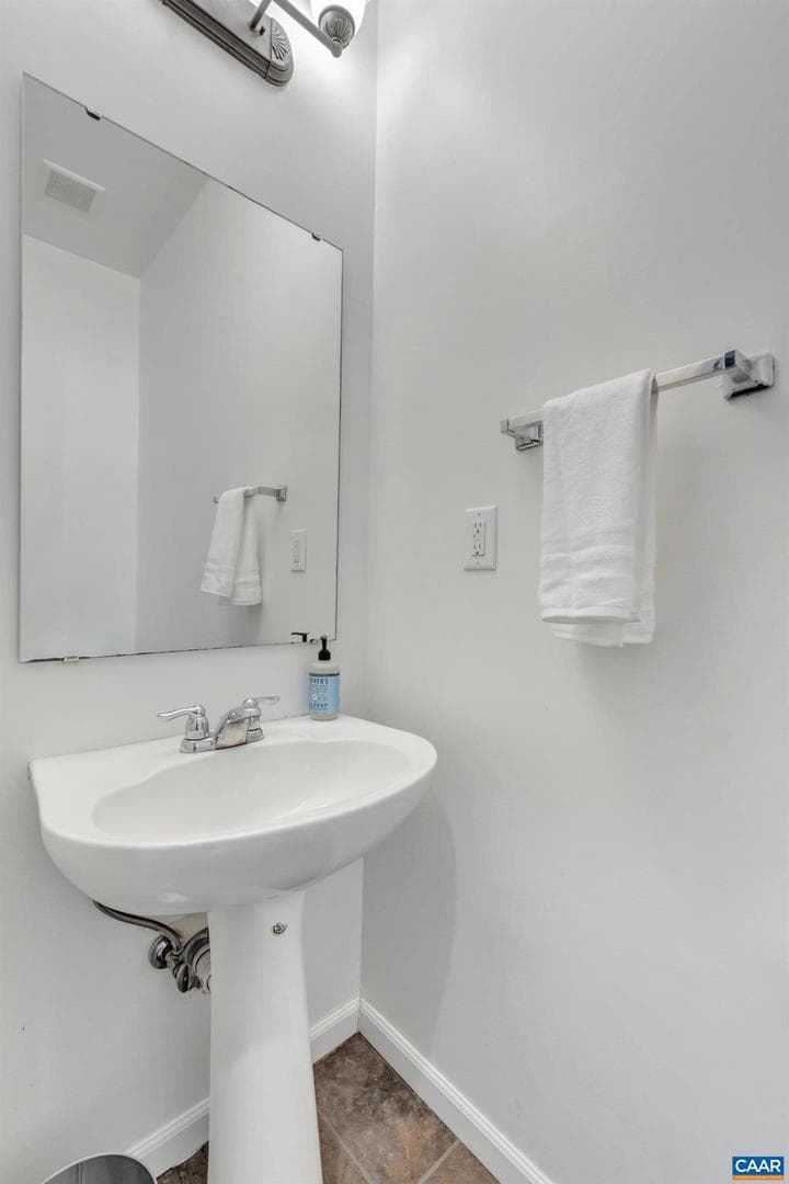 1006 Long St photo 8