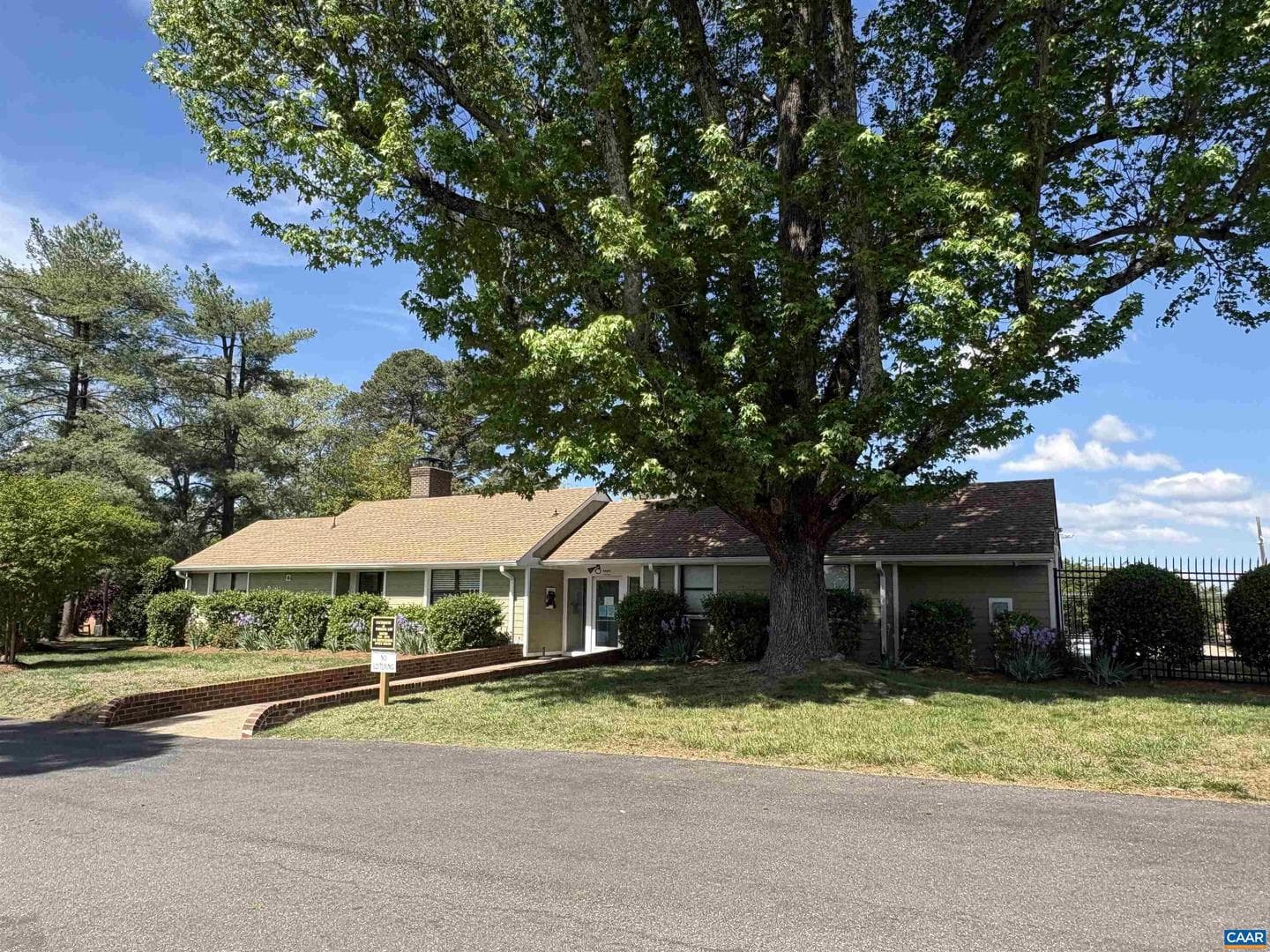 919 Stonehenge Rd photo 32