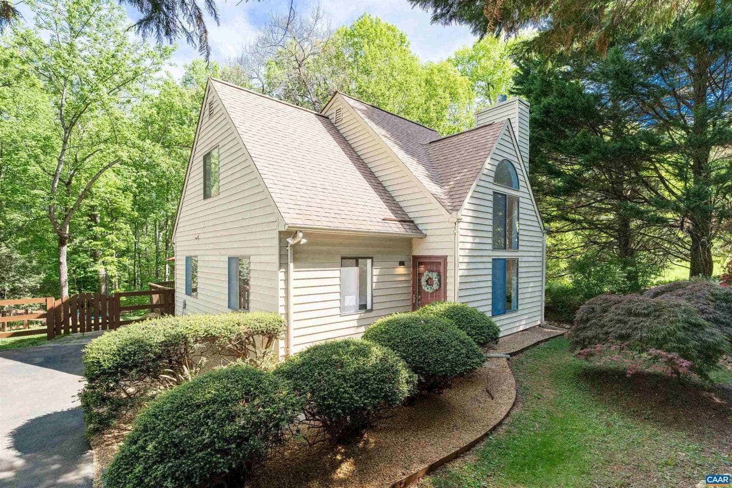 220 Homestead Ln