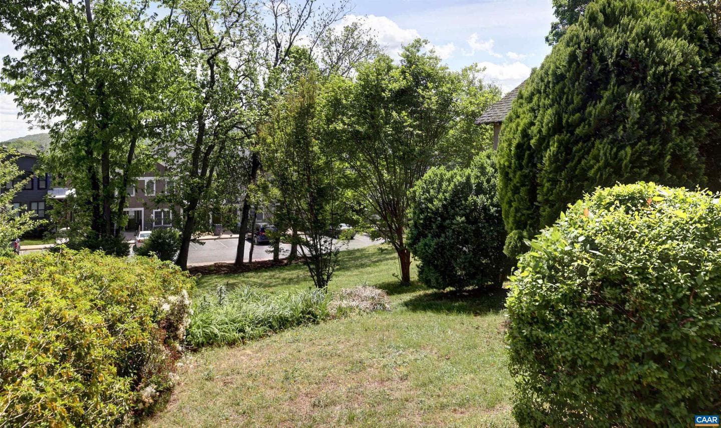 620 Ridge St photo 4