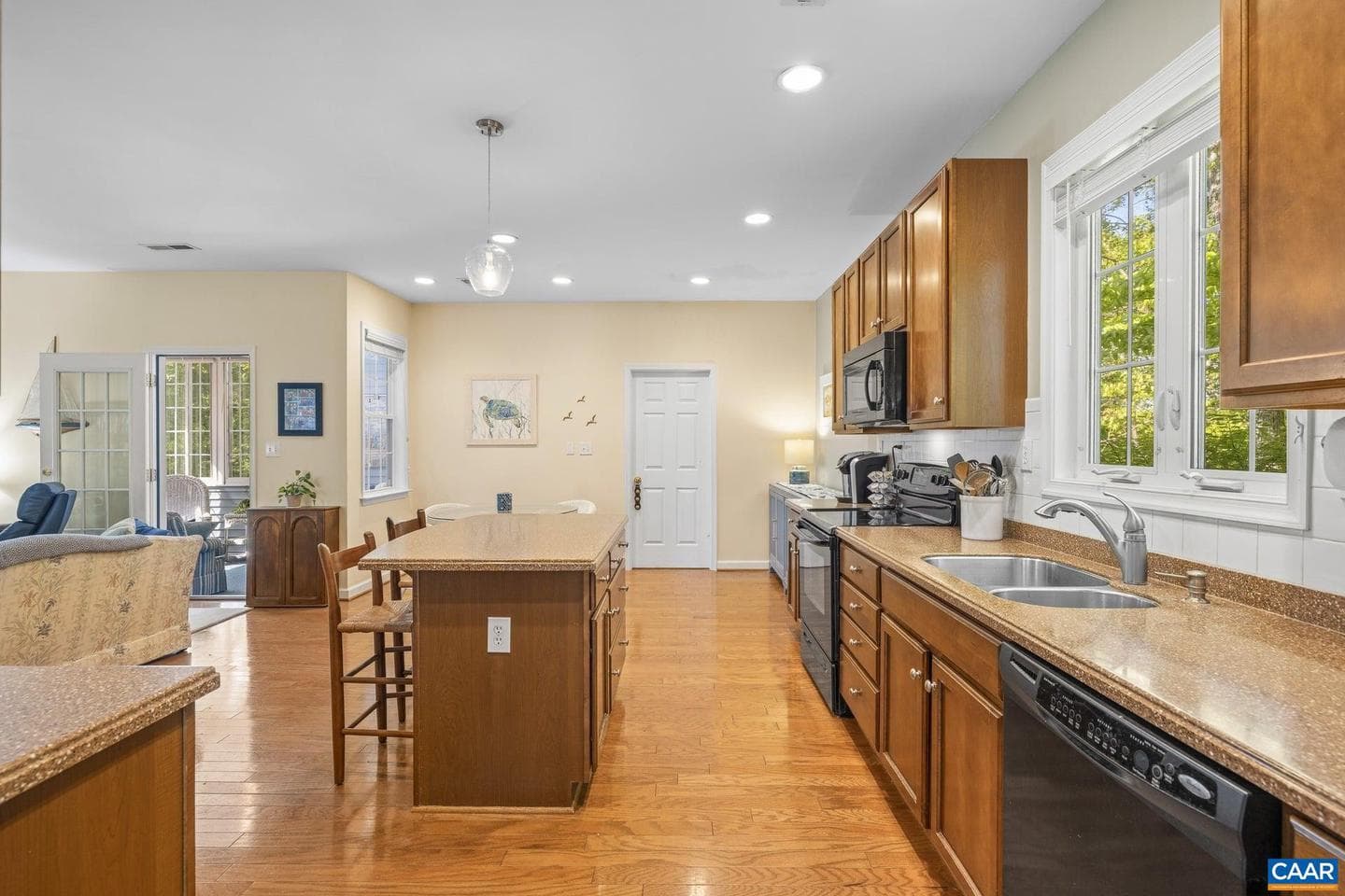 163 Saint Andrews St photo 11