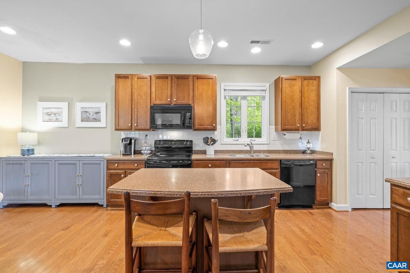 163 Saint Andrews St photo 16