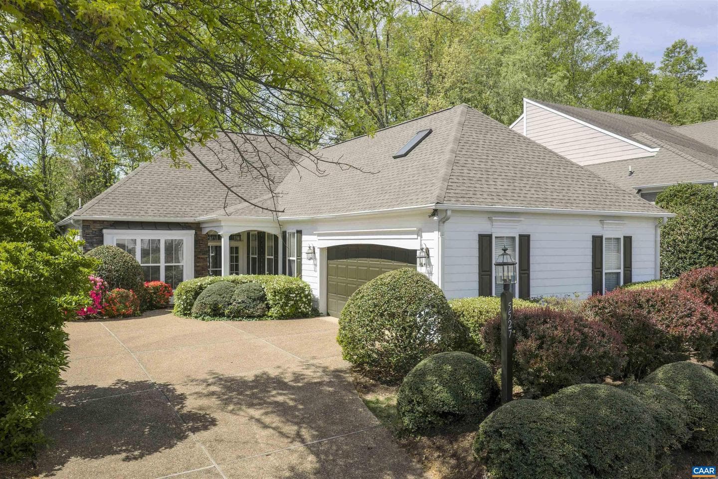 5527 Stonegate Ln photo 2
