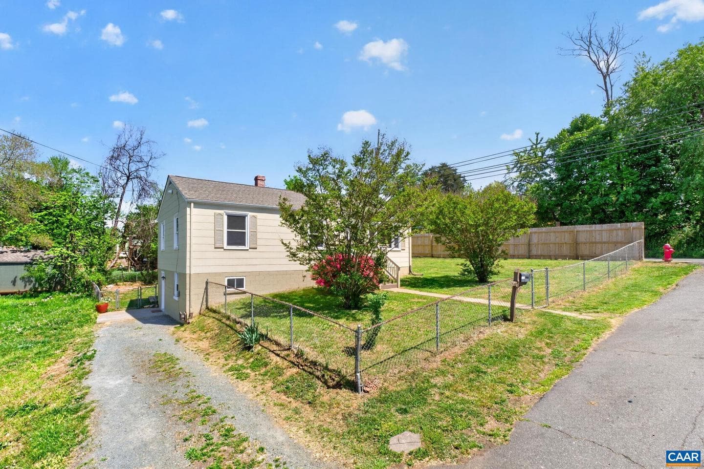 511 Stonehenge Ave photo 3